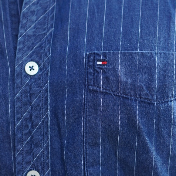 Vintage Tommy Hilfiger button up - Picture 2 of 2